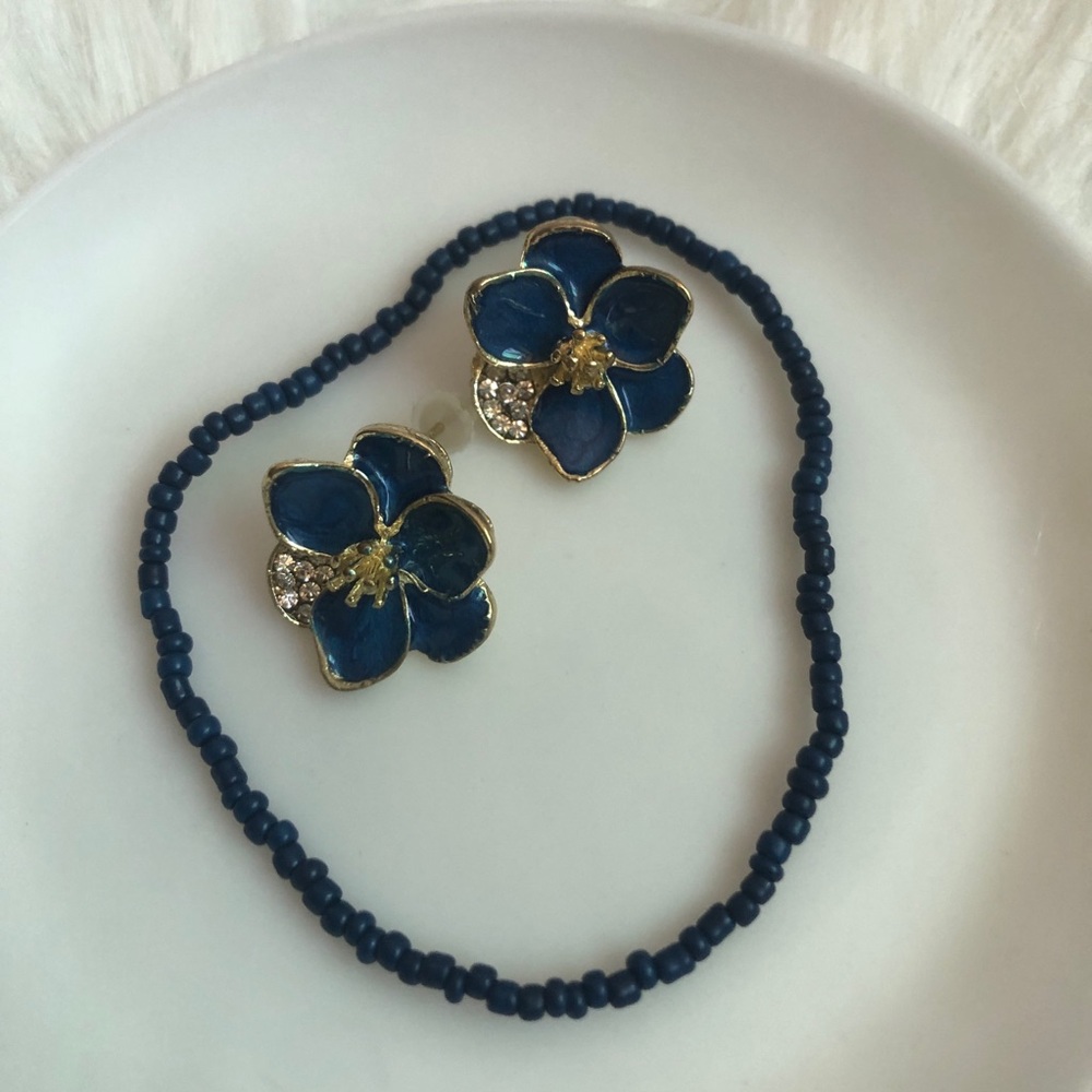 Beautiful blue flower earrings +matching bracelet